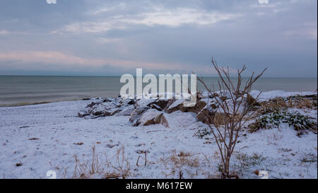 Snowy beach Szene Stockfoto