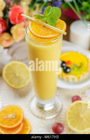 Frische natürliche Smoothie Stockfoto