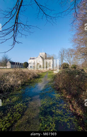 Krankenhaus des Hl. Kreuz und Almhouses edler Armut, im Winter Sonnenlicht, Winchester, Hampshire, Großbritannien - ein Gebiet, bekannt für ausgezeichnete Fliegenfischen Stockfoto