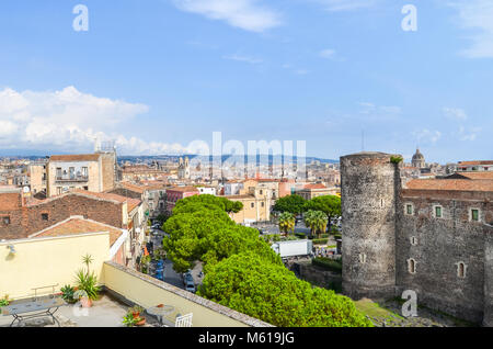 Schöne Aussicht auf die Dächer von Catania in Sizilien Stockfoto