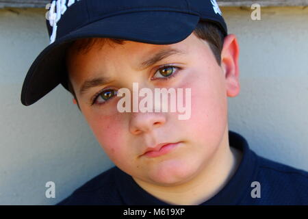 Junge mit einem intensiven Blick Stockfoto