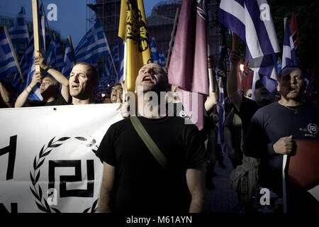 Golden Dawn - 29/05/2013 - Griechenland/Athen - Demonstration der rechtsextremen Griechische Partei Golden Dawn hielt die 560th Jahrestag des Mauerfalls und die Eroberung Konstantinopels durch die Türken zu gedenken. - Stefania Mizara/Le Pictorium Stockfoto