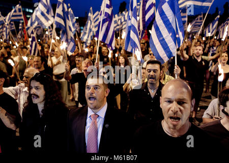 Golden Dawn - 29/05/2013 - Griechenland/Athen - Demonstration der rechtsextremen Griechische Partei Golden Dawn hielt die 560th Jahrestag des Mauerfalls und die Eroberung Konstantinopels durch die Türken zu gedenken. - Stefania Mizara/Le Pictorium Stockfoto