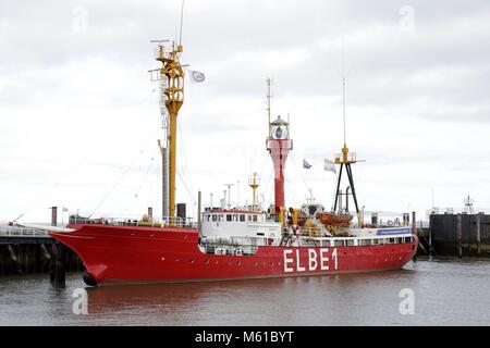 Das Feuerschiff Elbe 1 am Alten Hafen, Cuxhaven, Niedersachsen, Deutschland Datum: April 03, 2015 Feuerschiffe wurden Schiffe vor Anker mit einer Rundumleuchte oder eine Art Leuchtturm liegen. Sie waren an einer bestimmten Position auf See | Verwendung weltweit günstig Stockfoto