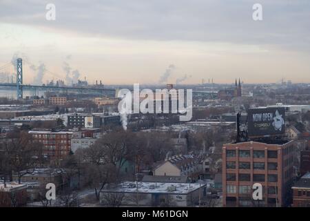 Blick auf die Skyline von Detroit, Michigan (USA) abgebildet auf 14.01.2018. Botschafter Brücke ist im Hintergrund zu sehen. | Verwendung weltweit Stockfoto