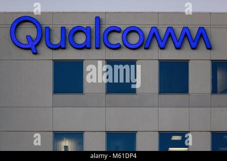 Corporate Logo von Qualcomm in Sorrento Valley, wo viele High-Tech, Biotechnologie und IT-Unternehmen befinden, im Februar 2018. | Verwendung weltweit Stockfoto