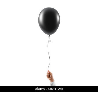 Hand halten Leere schwarze Ballon mock up isoliert. Balloon Art Design mockup Holding in der Hand. Stockfoto