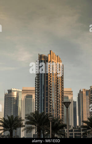 Die Skyline von Dubai an der Dubai Marina, Arabische Emirate. Stockfoto