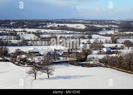 Ein Blick auf Goudhurst in Kent, als starker Schneefall ist die Straßen über Großbritannien nach mehreren Zentimetern fiel in einigen Teilen im Laufe der Nacht. Stockfoto