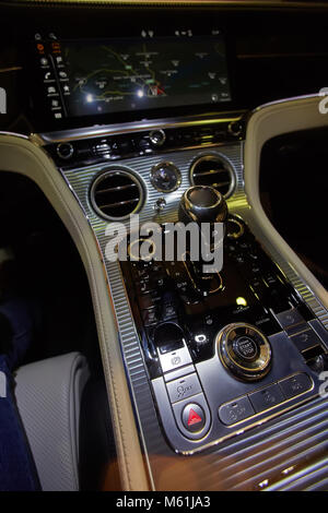 Design von minimalistischen Konzept des modernen auto-close-up Details des automatischen Getriebe und Schalthebel Stockfoto