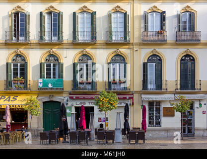 MALAGA, Spanien bis zum 25. Dezember 2015: eleganten historischen Gebäude Fassade am Weihnachtstag an der Plaza de la Merced Stockfoto