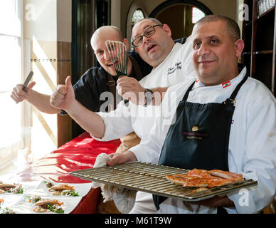 Michelin-Sternekoch Thomas Figovc und sein Team Stockfoto