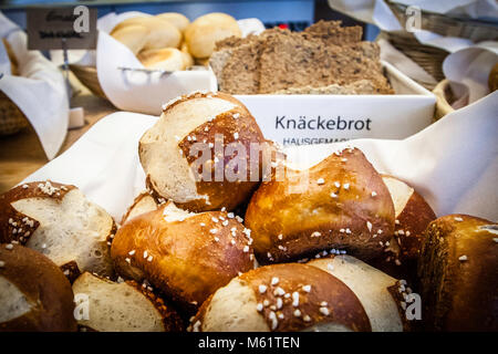 Frühstück in Hotel Schiff in Hittisau, Österreich Stockfoto