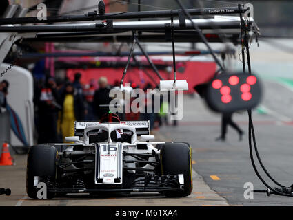 Saubers Charles Leclerc bei Tag zwei Der Vorsaison-testprogramm auf dem Circuit de Barcelona-Catalunya, Barcelona. PRESS ASSOCIATION Foto. Bild Datum: Dienstag, 27. Februar 2018. Siehe PA Geschichte AUTO Barcelona. Photo Credit: Tim Goode/PA-Kabel. Einschränkungen: Nur für den redaktionellen Gebrauch bestimmt. Kommerzielle Nutzung mit vorheriger Zustimmung von Teams. Stockfoto