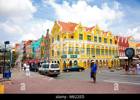 Penha Gebäude (erbaut 1708) an den Arcade historischen Gebäuden aus der Kolonialzeit Punda Bezirk, Willemstad, Curacao, Niederländische Antillen, Karibik Stockfoto