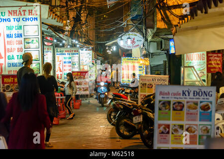 Viele street Restaurants in Hanoi, Vietnam. Stockfoto