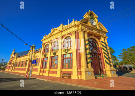 York, Australien - Dec 25, 2017: York Rathaus, Avon Valley, 97 Kilometer östlich von Perth, denkmalgeschützten viktorianischen Gebäude und die Föderation. York ist die älteste und erste inländische Abrechnung in WA. Stockfoto