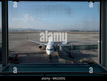 Mit Blick auf den Flughafen Barcelona zur Luftseite Stockfoto