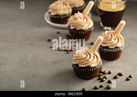 Schokolade espresso Cupcakes mit Irish Cream Likör Stockfoto