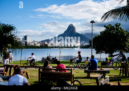 Dois Irmaos Berg von Lagoa, Rio de Janeiro, Brasilien gesehen Stockfoto