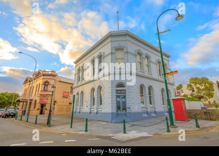 Albany, Australien - Dec 28, 2017: Albany House und London Hotel bei Sonnenuntergang Licht in Albanien, einem denkmalgeschützten Gebäude Ecke von Stirling Terrasse und York Street. Western Australia. Stockfoto