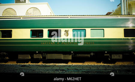 BangkokI, THAILAND - Februar 13, 2018: Die Eastern and Oriental Express Luxus Züge, Bangkok nach Singapur in Hua Lamphong railway station Stockfoto