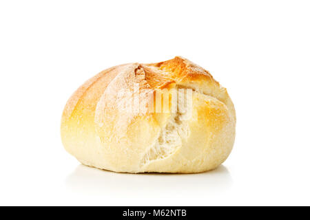 Einzelne, ganz, frisch gebackenen Weizen Brötchen auf weißem Hintergrund Stockfoto
