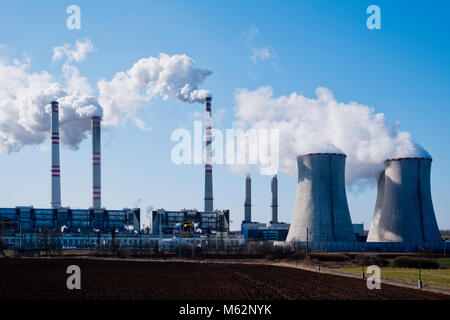 Kraftwerk Pocerady in der Tschechischen Republik an dem sonnigen Tag Stockfoto