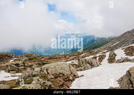 Blick auf Tal von Chamonix aus dem Plan de L'Aiguille (Zwischenlandung auf dem Aufstieg auf den Aiguille du Midi) in der Nähe von Chamonix, in den Französischen Alpen. Stockfoto