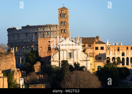 Das antike Rom Skyline der Stadt mit dem Forum Romanum und dem Kolosseum. Rom. Latium. Italien. Stockfoto