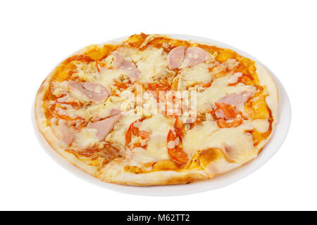 Pizza ganze Runde, in Stücke schneiden, auf einem weißen Hintergrund isoliert. Schnelles Essen in einer Pizzeria, einem Mehligen Käse Produkt. Seitenansicht Stockfoto