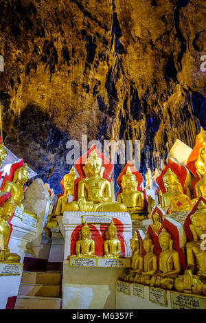 Mehr als 8000 kleinen und großen goldenen Buddha Statuen sind in den Pindaya Shwe Umin Höhle gelegt Stockfoto