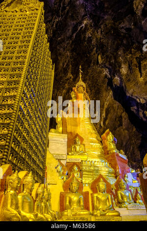 Mehr als 8000 kleinen und großen goldenen Buddha Statuen sind in den Pindaya Shwe Umin Höhle gelegt Stockfoto