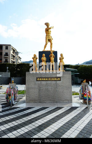 Denkmal an der Nagasaki Atomic Bomb Museum, das den Kindern, die starben oder wurden verletzt gewidmet ist, während die Atombombardierung von Nagasaki, Japan Stockfoto