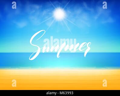 Strand mit Meer, Sonne und realistischen Wolken. Abbildung: Sommer mit Schriftzug Stock Vektor