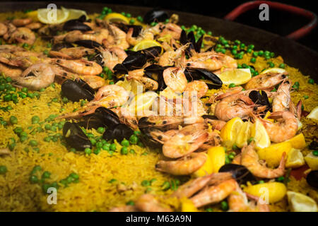 Nahaufnahme der Paella am Borough Market, London UK Stockfoto