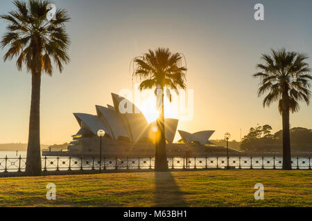 Sydney Opera House bei Sonnenaufgang, Sydney, New South Wales, Australien Stockfoto