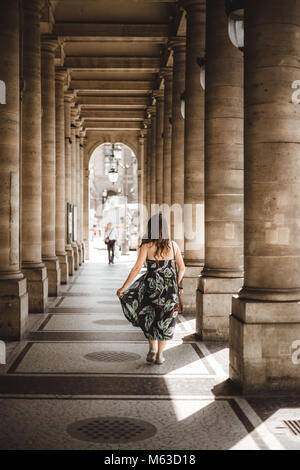 Mädchen in Paris Stockfoto