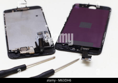 Close-up Fotos, Prozess der Handy Reparieren, Ändern der Bildschirm. Stockfoto