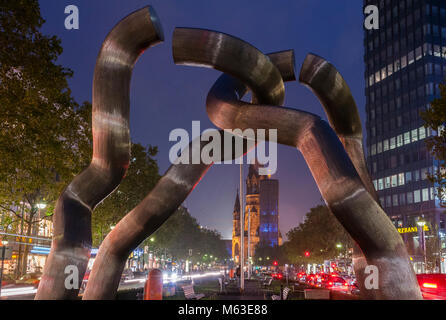 Berlin, Skulptur 'Berlin', mit Kaiser-Wilhelm-Gedächtniskirche, Berlin, Deutschland, Europa Stockfoto