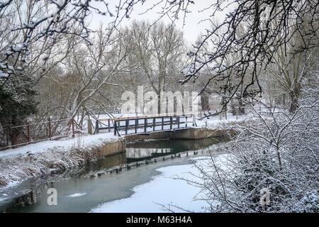 Sawbridgeworth, Hertfordshire, Großbritannien. 28 Feb, 2018. Schnee landet in Sawbridgeworth - England - Hertfordshire - Sawbridgeworth - Fluss Stort - 20180228 - Fotograf Credit: Brian Duffy/Alamy leben Nachrichten Stockfoto