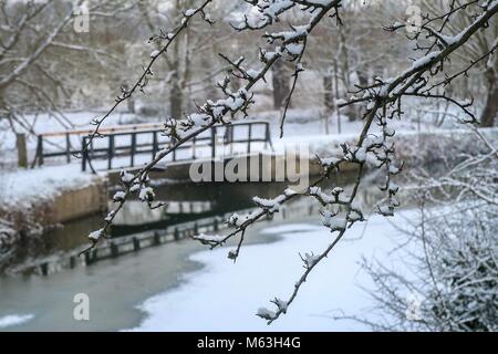 Sawbridgeworth, Hertfordshire, Großbritannien. 28 Feb, 2018. Schnee landet in Sawbridgeworth - England - Hertfordshire - Sawbridgeworth - Fluss Stort - 20180228 - Fotograf Credit: Brian Duffy/Alamy leben Nachrichten Stockfoto