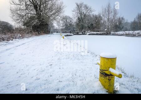 Sawbridgeworth, Hertfordshire, Großbritannien. 28 Feb, 2018. Schnee landet in Sawbridgeworth - England - Hertfordshire - Sawbridgeworth - Fluss Stort - 20180228 - Fotograf Credit: Brian Duffy/Alamy leben Nachrichten Stockfoto