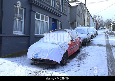 Castletownshend, West Cork, Irland. 28. Februar, 2018. Die ersten Schneefälle von das Tier aus dem Osten herauf das Erhalten und aus dem Dorf gefährlicher. Credit: aphperspective/Alamy leben Nachrichten Stockfoto