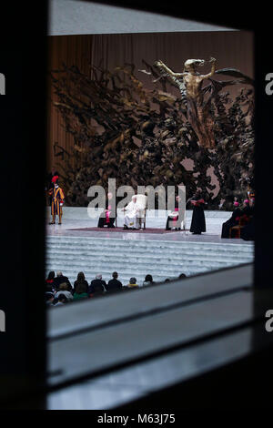 Vatikan, Vatikan. 28 Feb, 2018. Der Staat der Vatikanstadt (Heiliger Stuhl) Papst Franziskus während seiner Generalaudienz im Vatikan Credit: Evandro Inetti/ZUMA Draht/Alamy leben Nachrichten Stockfoto