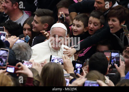 Vatikan, Vatikan. 28 Feb, 2018. Der Staat der Vatikanstadt (Heiliger Stuhl) Papst Franziskus während seiner Generalaudienz im Vatikan Credit: Evandro Inetti/ZUMA Draht/Alamy leben Nachrichten Stockfoto