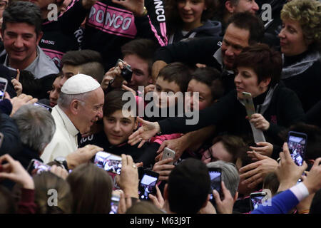 Vatikan, Vatikan. 28 Feb, 2018. Der Staat der Vatikanstadt (Heiliger Stuhl) Papst Franziskus während seiner Generalaudienz im Vatikan Credit: Evandro Inetti/ZUMA Draht/Alamy leben Nachrichten Stockfoto