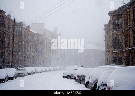 Glasgow, Schottland, Großbritannien. 28 Feb, 2018. Nach einer Flaute am Morgen Schnee - Sturm, das Tier aus dem Osten nimmt Es vengance wie der rote Wetter Warnungen Beweisen begründet werden. Quelle: John Bennie/Alamy leben Nachrichten Stockfoto