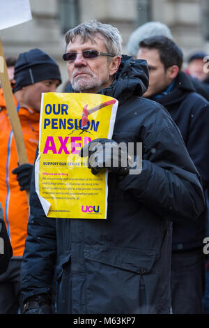 Westminster, London, 28. Februar 2018. Als Hochschuldozenten an mehr als 61 Universitäten und akademischen Einrichtungen zu Fuß in ein Streit ueber die Pensionen, Akademiker, Hochschulpersonal, Studenten und denjenigen, die die Ursache März in einer Rallye von Malet Street in Bloomsbury und endet in der Nähe von Parliament Square in Westminster. Credit: Imageplotter Nachrichten und Sport/Alamy leben Nachrichten Stockfoto