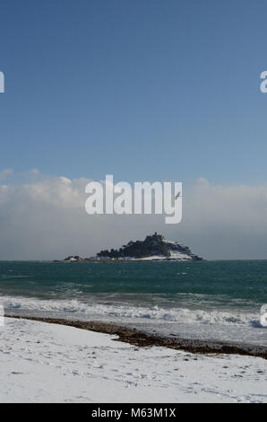 St Michael's Mount, Cornwall, UK. 28. Februar, 2018. "Das Tier aus dem Osten' hits St Michael's Mount, Marazion, Cornwall Credit: Lucy Piper/Alamy leben Nachrichten Stockfoto